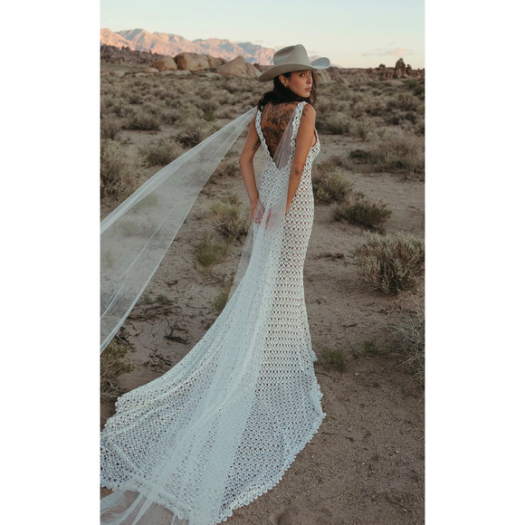 Daughters of Simone Nev Crochet Lace Wedding Dress Nude Lined Boho Gown Medium - Picture 3 of 6